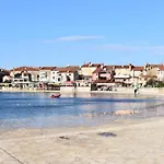 Neza B4 By Interhome דירה Bašanija