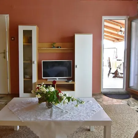 Neza B4 By Interhome Bašanija