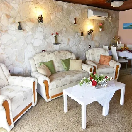 Neza B4 By Interhome * Bašanija